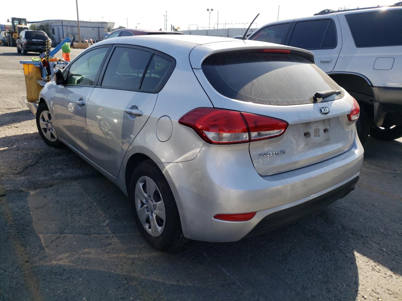 Photo 3 from auction – 2017 KIA FORTE LX with VIN KNAFK5A8XH5683066