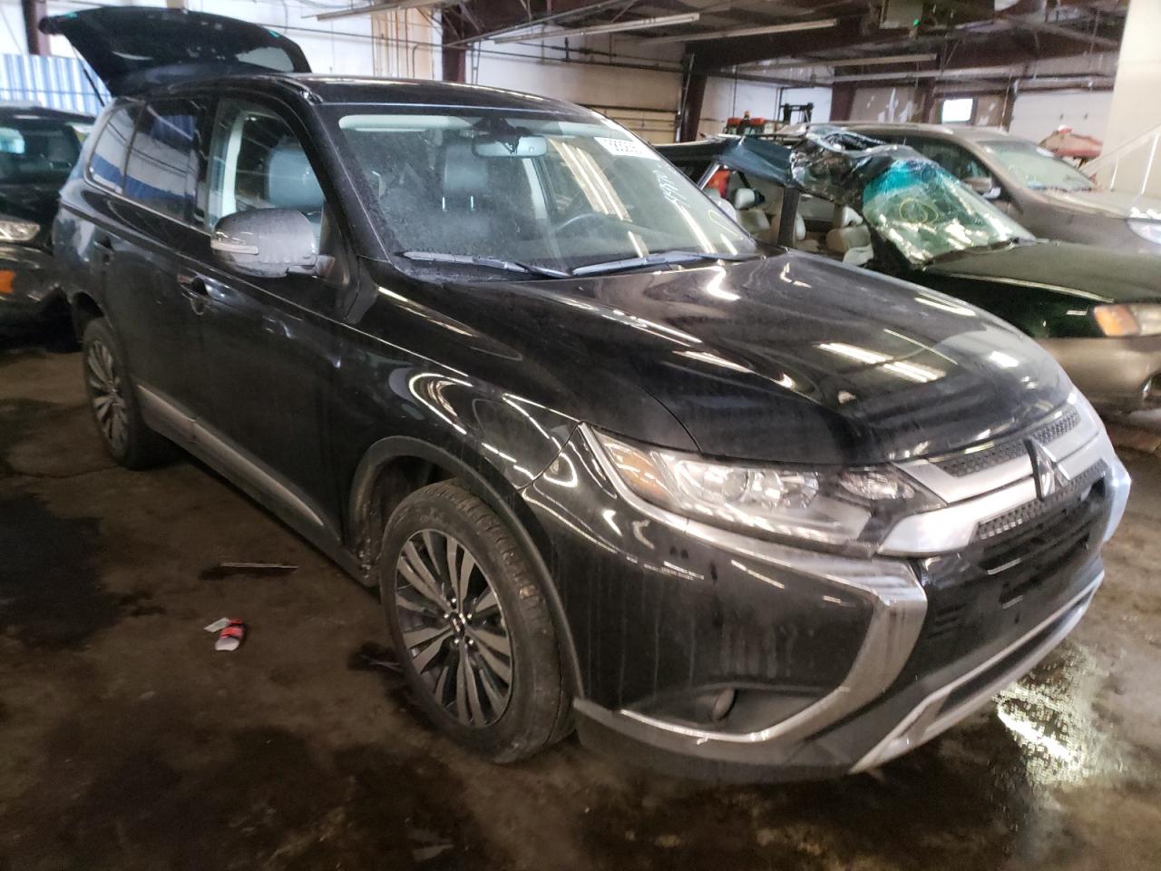 MITSUBISHI OUTLANDER 2019 with VIN JA4AZ3A36KZ023098 - Photo from auction