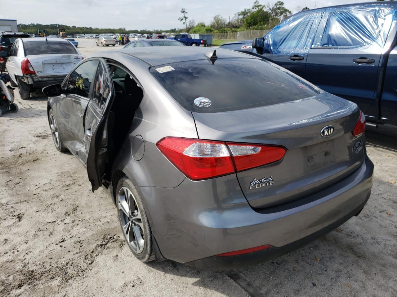 Photo 3 from auction – 2016 KIA FORTE EX with VIN KNAFX4A86G5553120