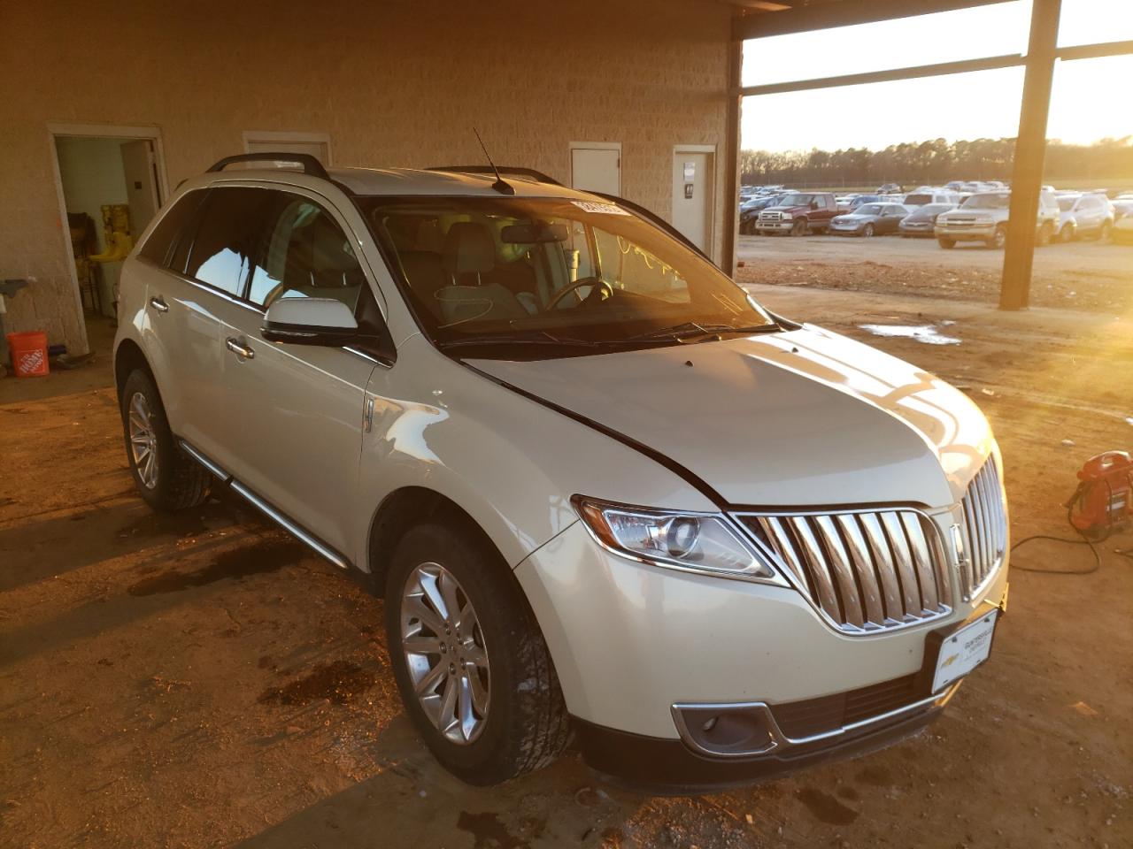 LINCOLN MKX 2015 with VIN 2LMDJ8JK1FBL34719 - Photo from auction