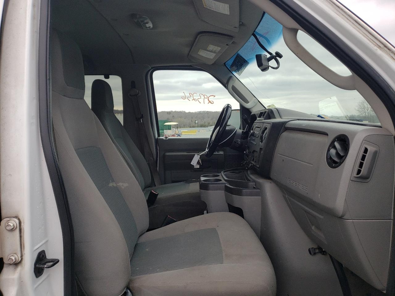 Photo 5 from auction – 2014 FORD ECONOLINE with VIN 1FBNE3BL0EDA40597
