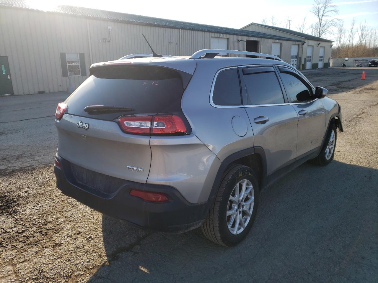 Photo 4 from auction – 2016 JEEP CHEROKEE L with VIN 1C4PJLCB1GW287219