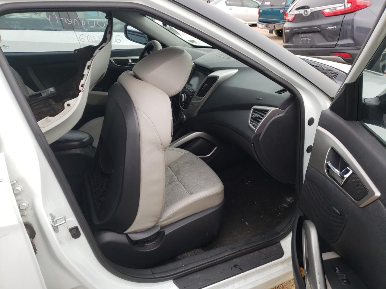 Photo 5 from auction – 2013 HYUNDAI VELOSTER with VIN KMHTC6AD1DU086535