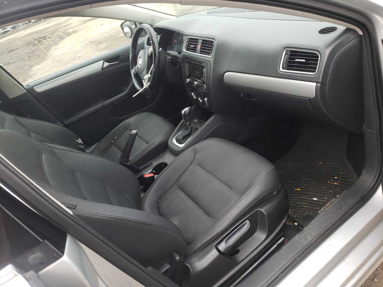 Photo 5 from auction – 2011 VOLKSWAGEN JETTA SEL with VIN 3VWLX7AJ0BM353554