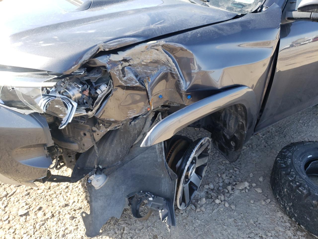 Photo 9 from auction – 2017 TOYOTA 4RUNNER SR with VIN JTEBU5JR1H5435451