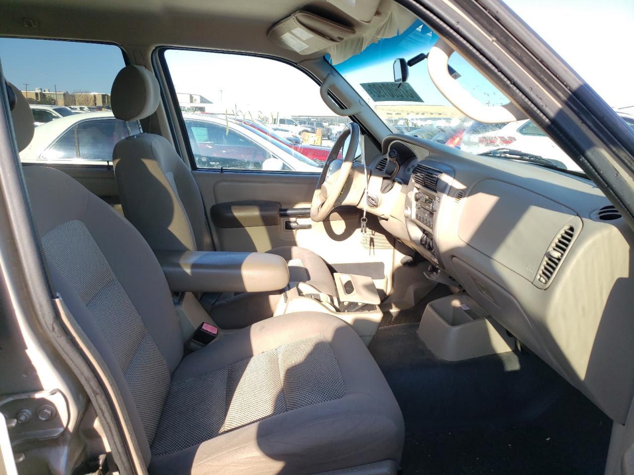 Photo 5 from auction – 2004 FORD EXPLORER S with VIN 1FMZU67K04UA61946