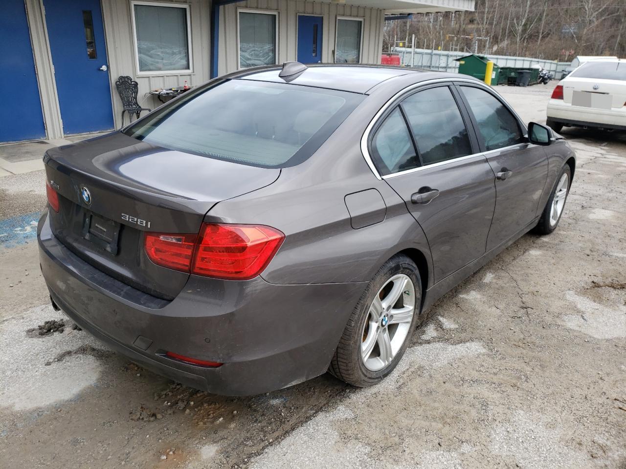 Photo 4 from auction – 2015 BMW 328 I with VIN WBA3B5G52FNS14714
