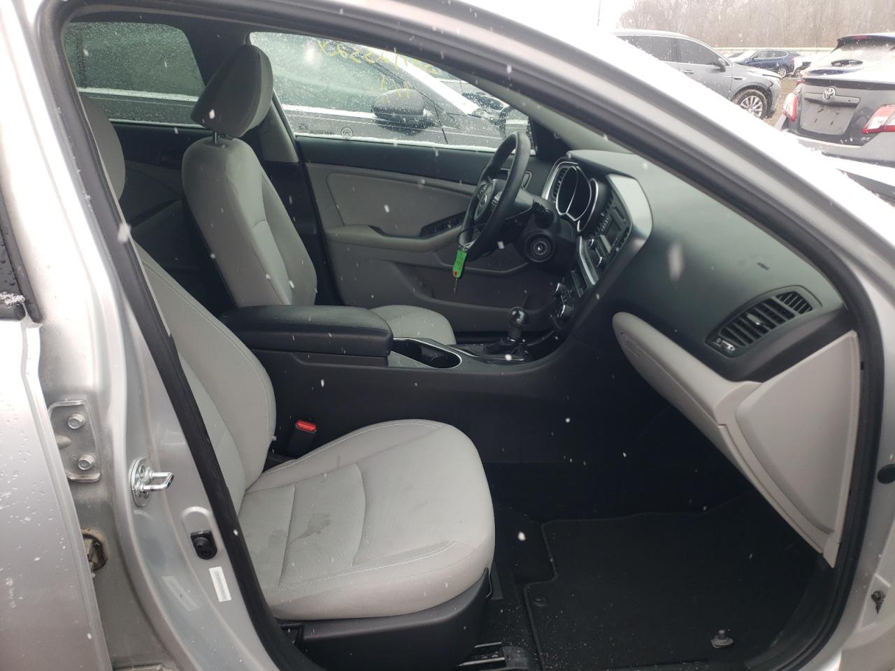 Photo 5 from auction – 2015 KIA OPTIMA LX with VIN 5XXGM4A70FG395536