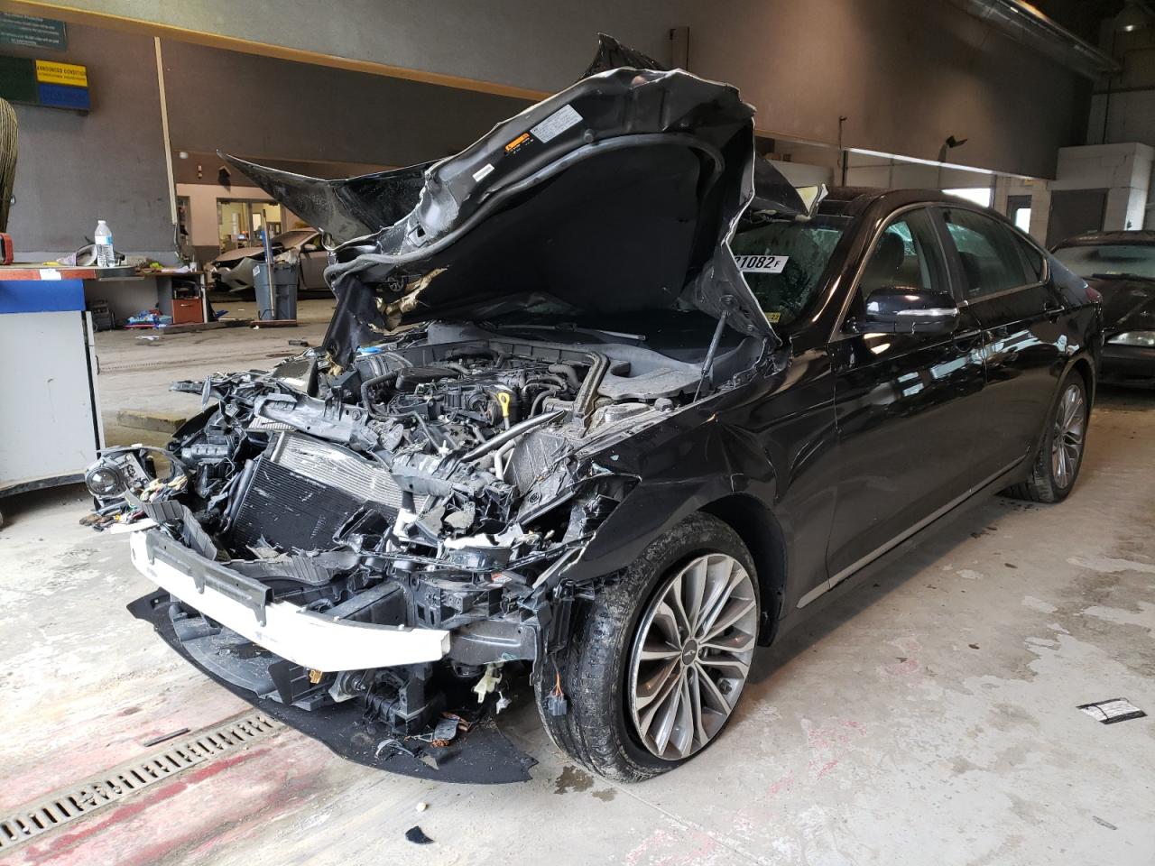 Photo 2 from auction – 2015 HYUNDAI GENESIS 3. with VIN KMHGN4JE2FU028932