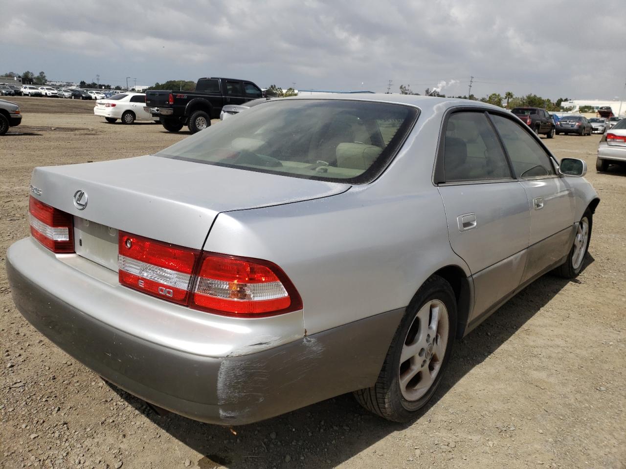 Photo 4 from auction – 2001 LEXUS ES 300 with VIN JT8BF28G010310881