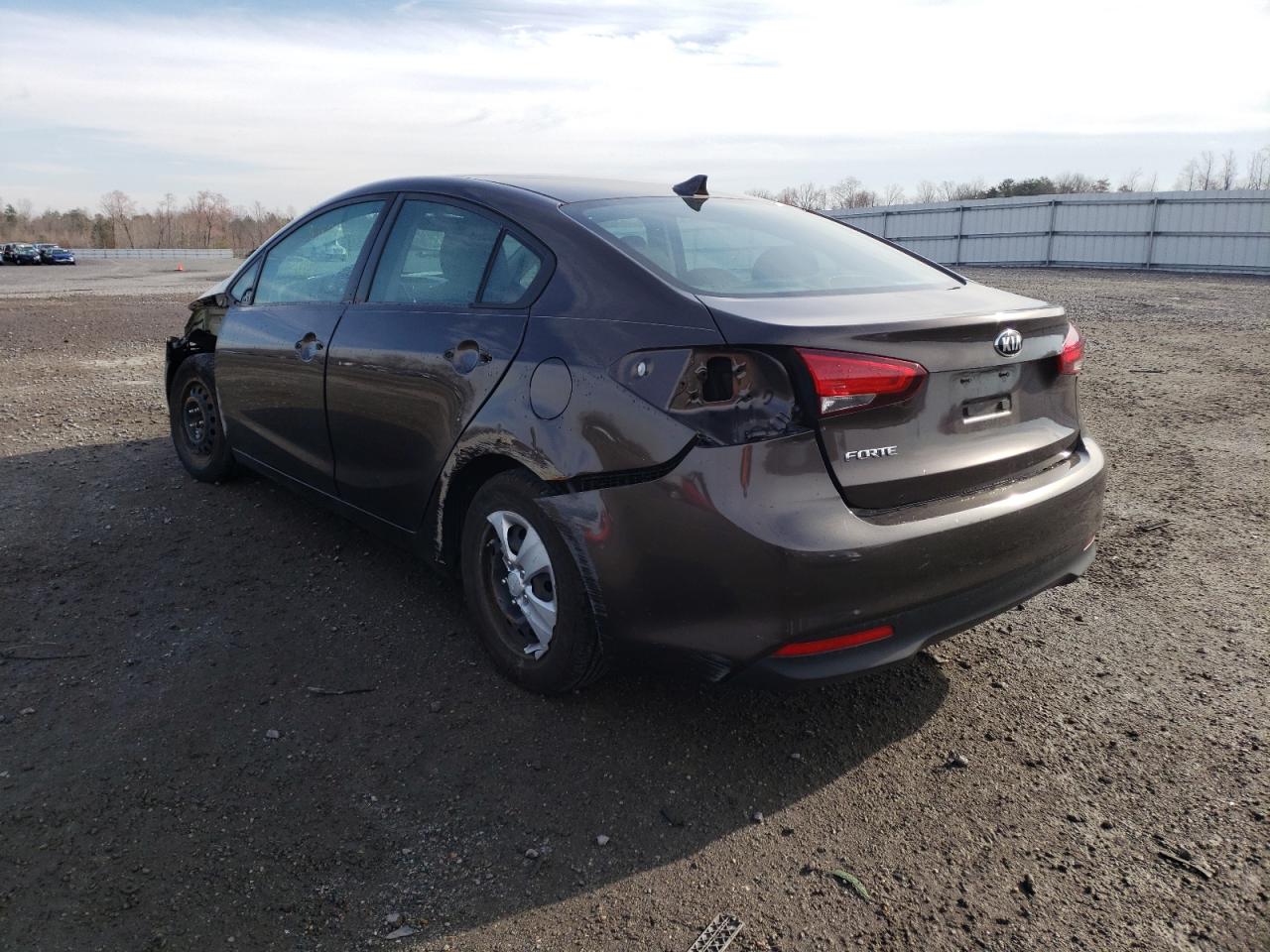 Photo 3 from auction – 2018 KIA FORTE LX with VIN 3KPFK4A70JE177597