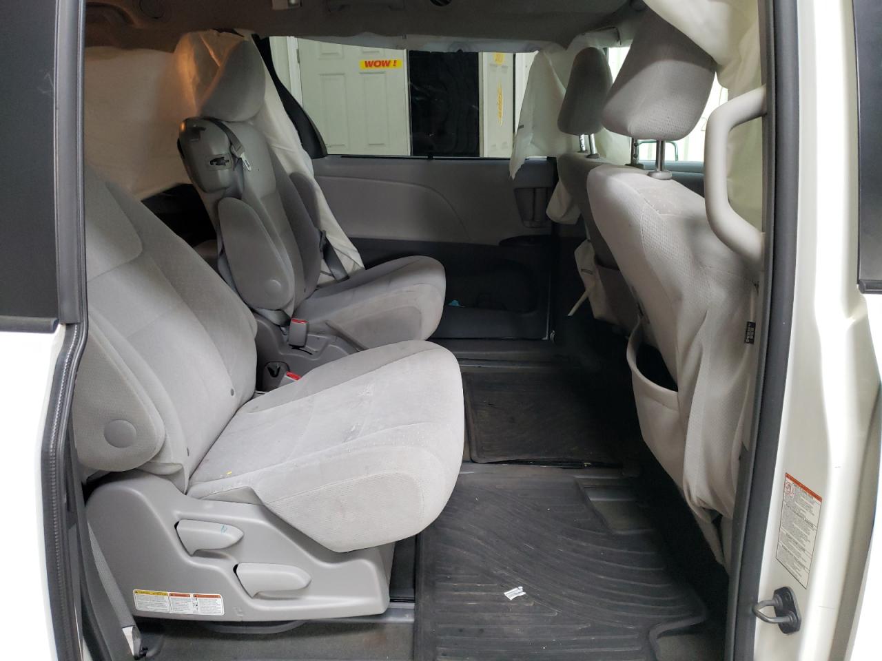 Photo 6 from auction – 2015 TOYOTA SIENNA LE with VIN 5TDKK3DCXFS656334