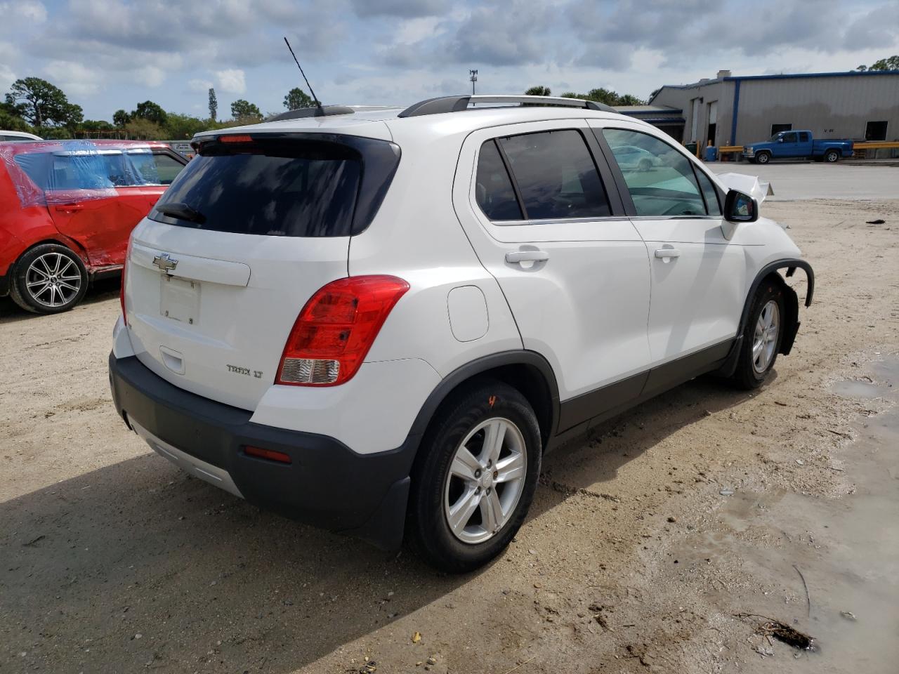Photo 4 from auction – 2015 CHEVROLET TRAX 1LT with VIN 3GNCJLSB0FL199712