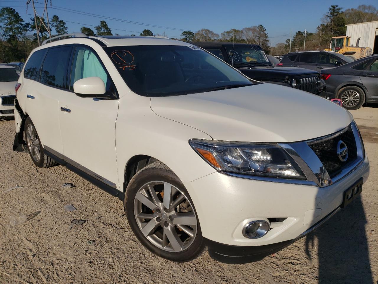 NISSAN PATHFINDER 2015 with VIN 5N1AR2MN4FC661710 - Photo from auction