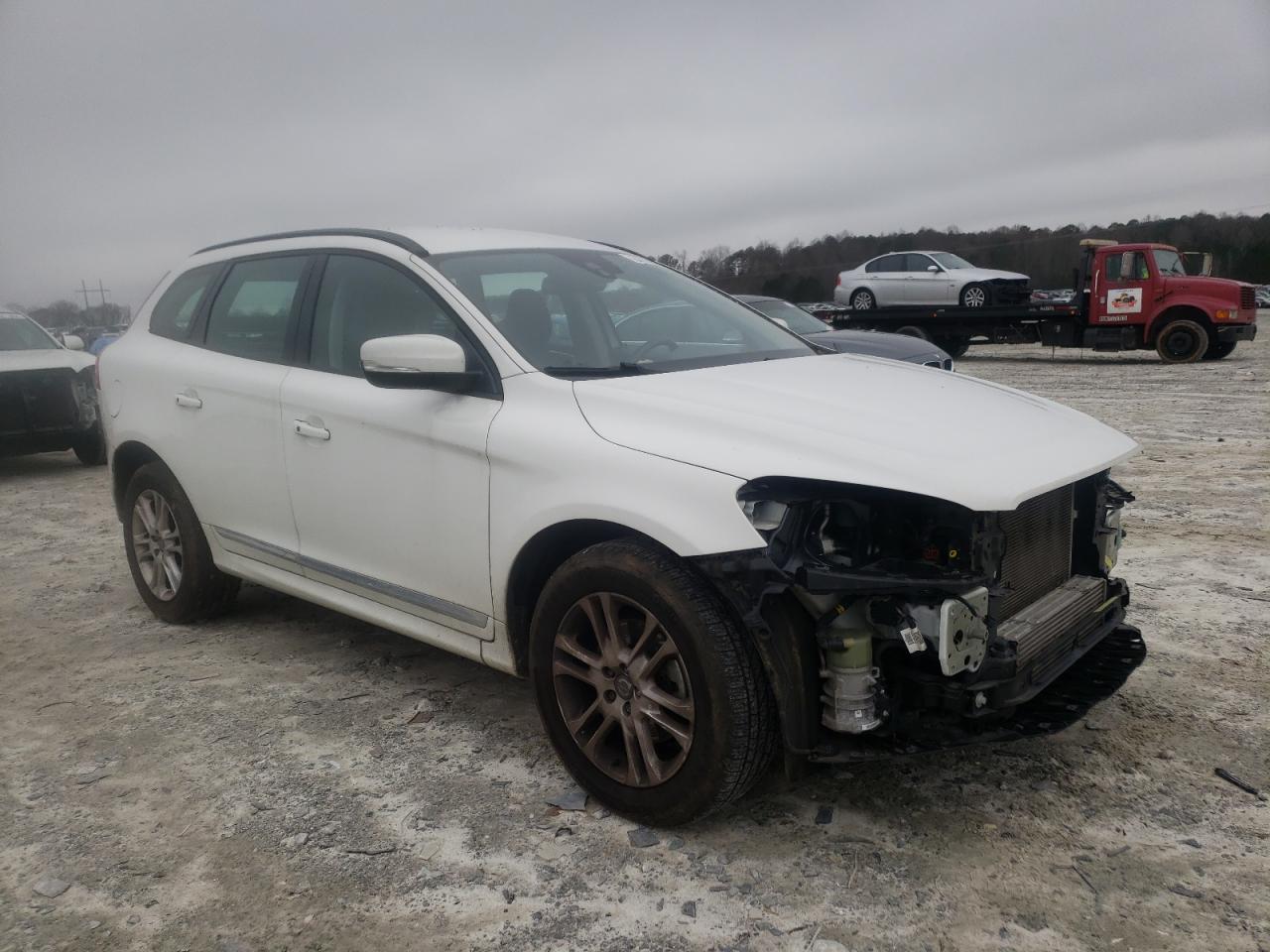 VOLVO XC60 T5 2016 with VIN YV440MDJXG2811327 - Photo from auction