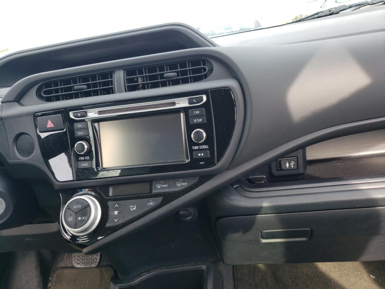 Photo 9 from auction – 2015 TOYOTA PRIUS C with VIN JTDKDTB33F1111487