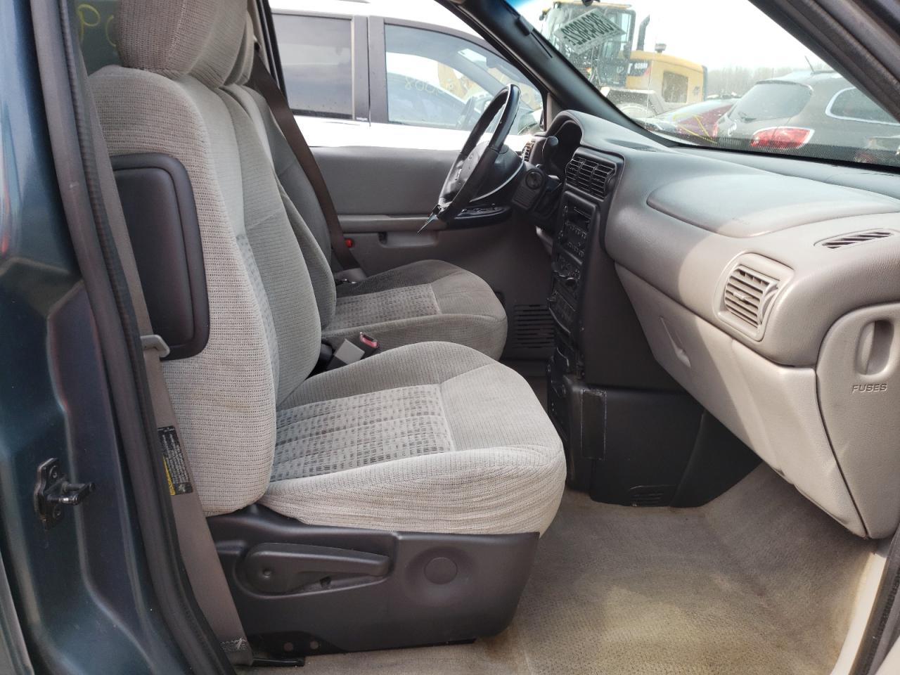 Photo 5 from auction – 2004 CHEVROLET VENTURE LU with VIN 1GNDX13E04D150058