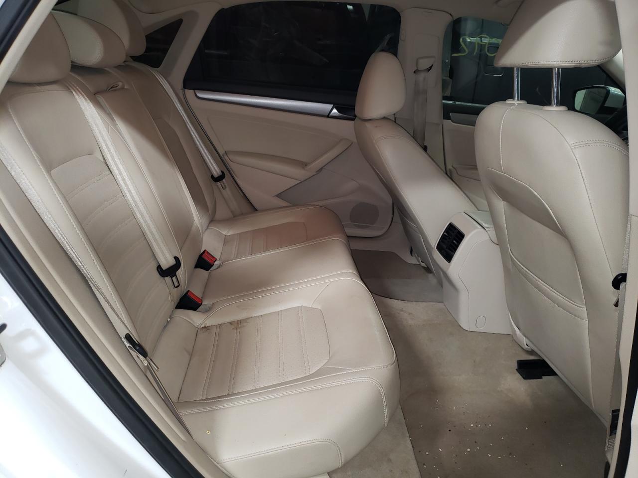 Photo 6 from auction – 2014 VOLKSWAGEN PASSAT SE with VIN 1VWBM7A32EC026374