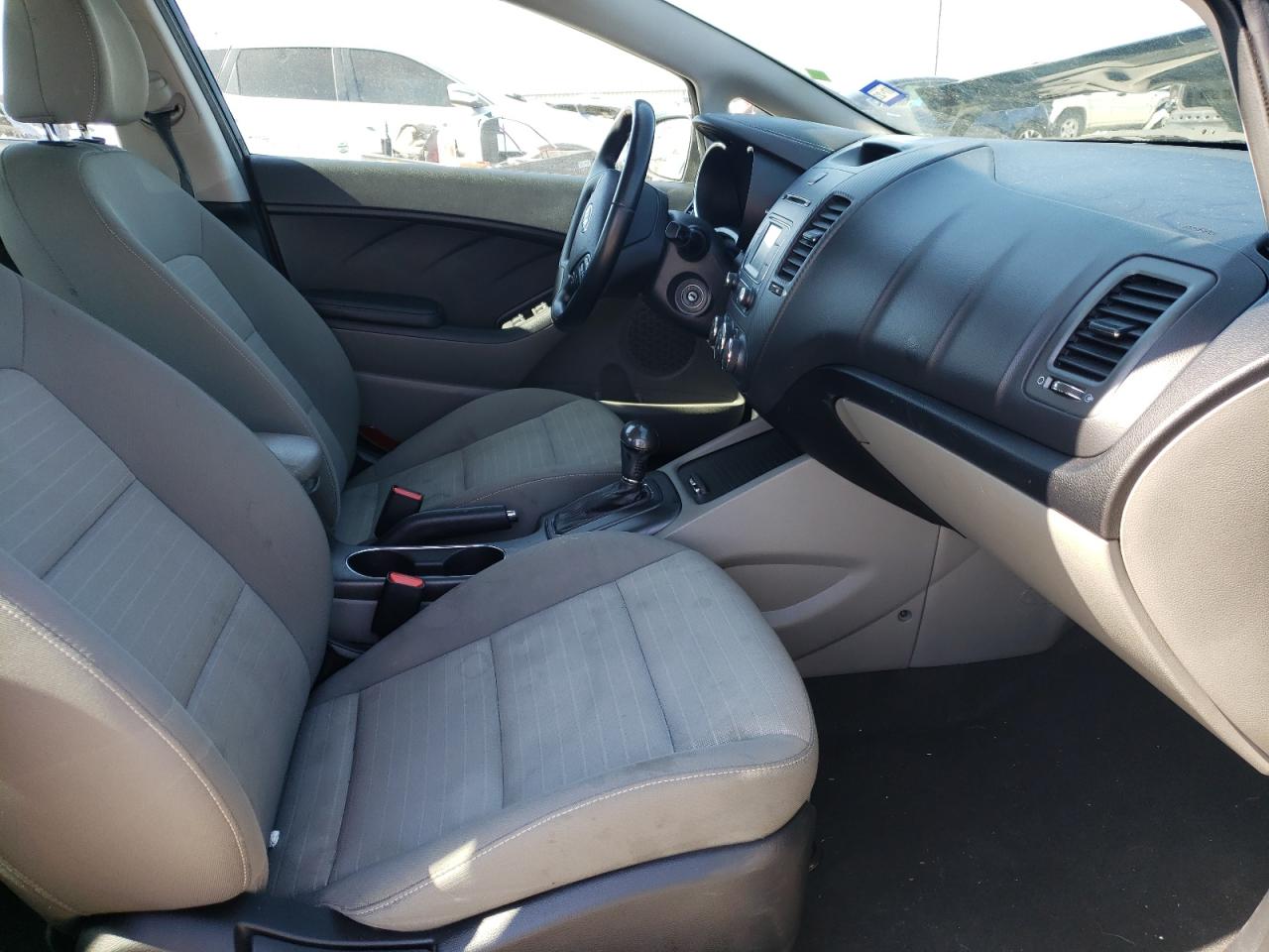 Photo 5 from auction – 2016 KIA FORTE EX with VIN KNAFX4A80G5529508