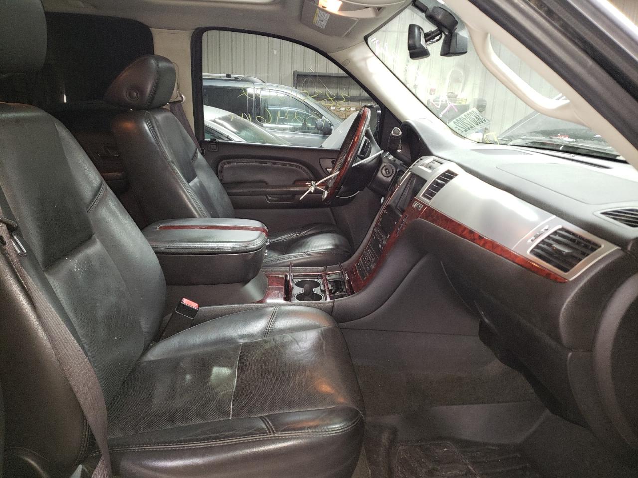 Photo 5 from auction – 2007 CADILLAC ESCALADE L with VIN 1GYFK63897R406562