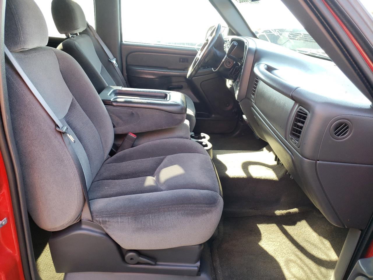 Photo 5 from auction – 2005 GMC NEW SIERRA with VIN 2GTEK13T851154429