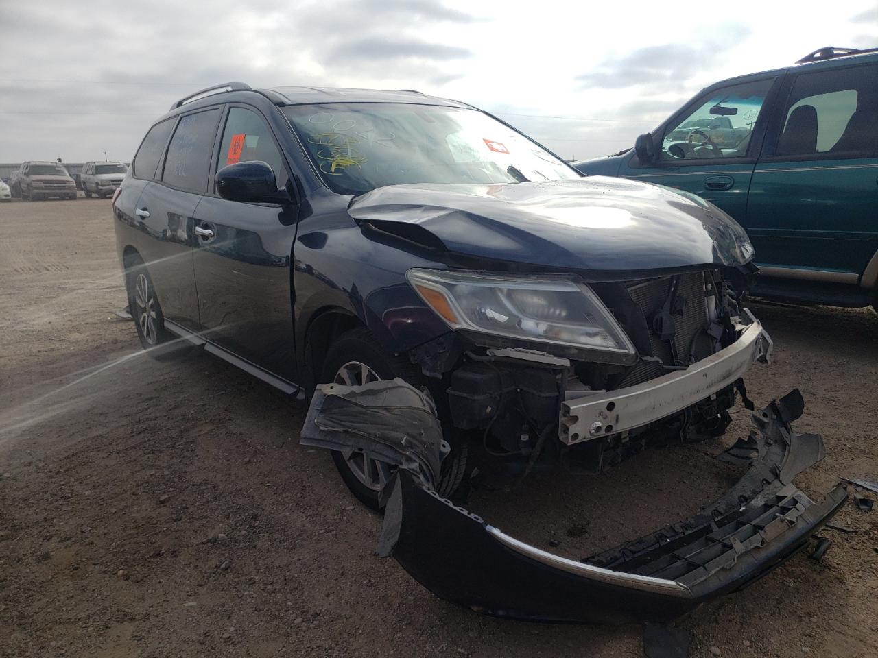 NISSAN PATHFINDER 2015 with VIN 5N1AR2MN0FC660022 - Photo from auction