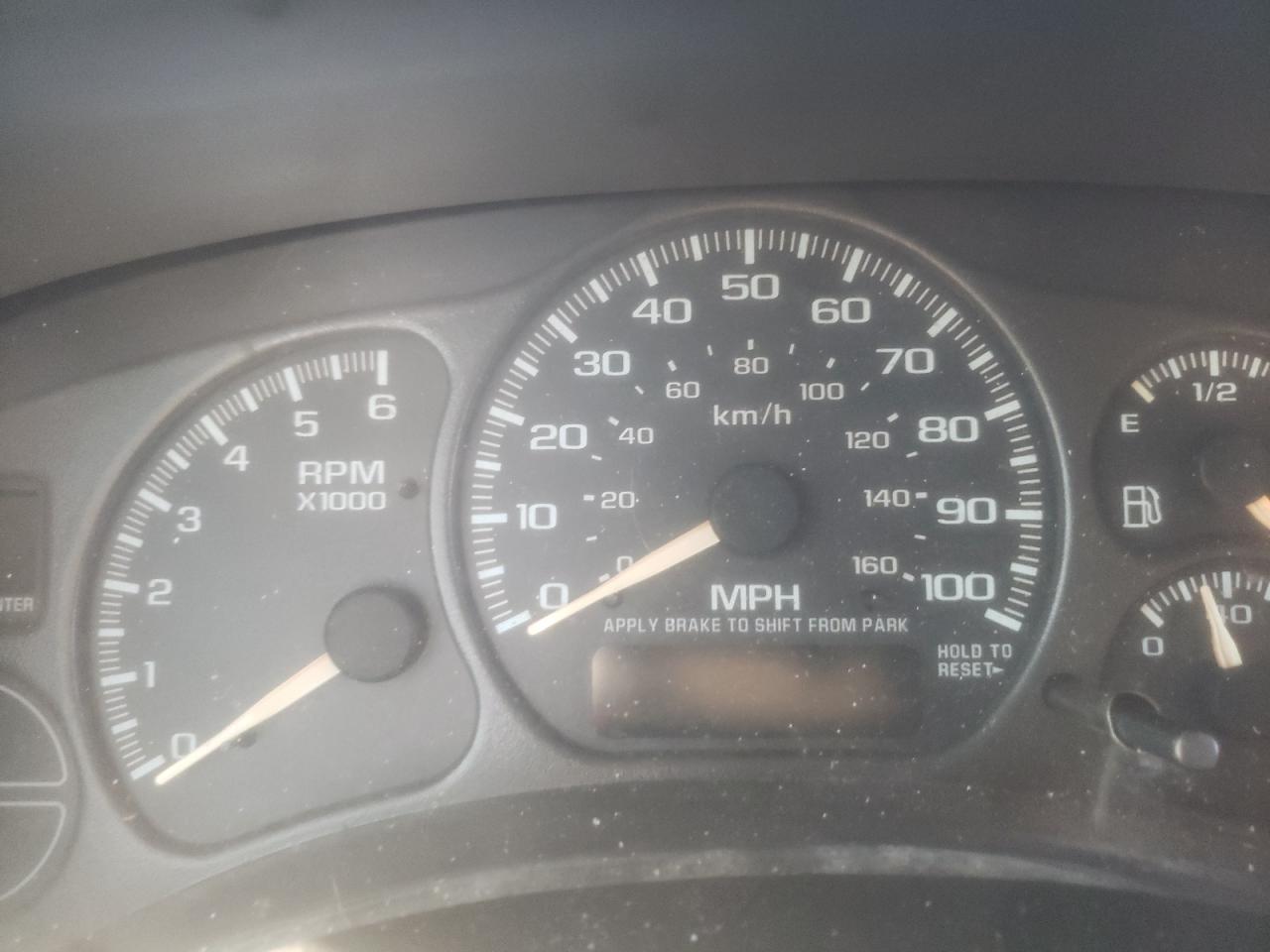 Photo 8 from auction – 2002 GMC YUKON with VIN 1GKEC13ZX2J264535