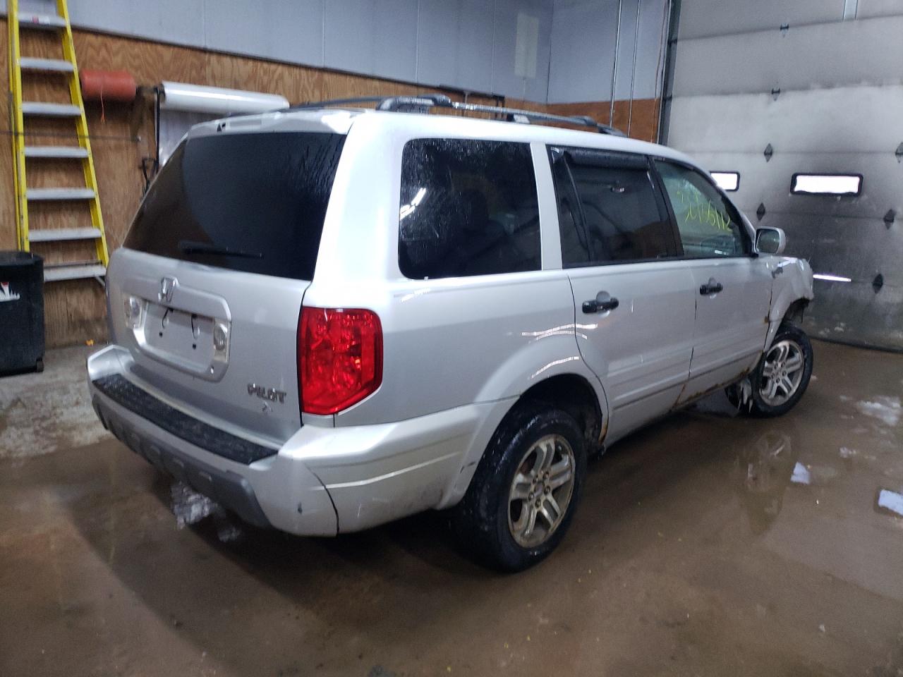 Photo 4 from auction – 2003 HONDA PILOT EXL with VIN 2HKYF18593H535889