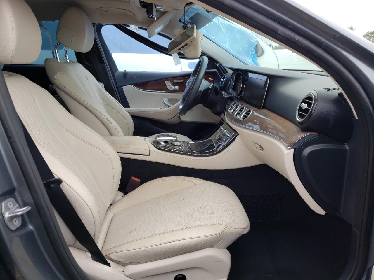 Photo 5 from auction – 2018 MERCEDES-BENZ E 300 with VIN WDDZF4JB7JA325260