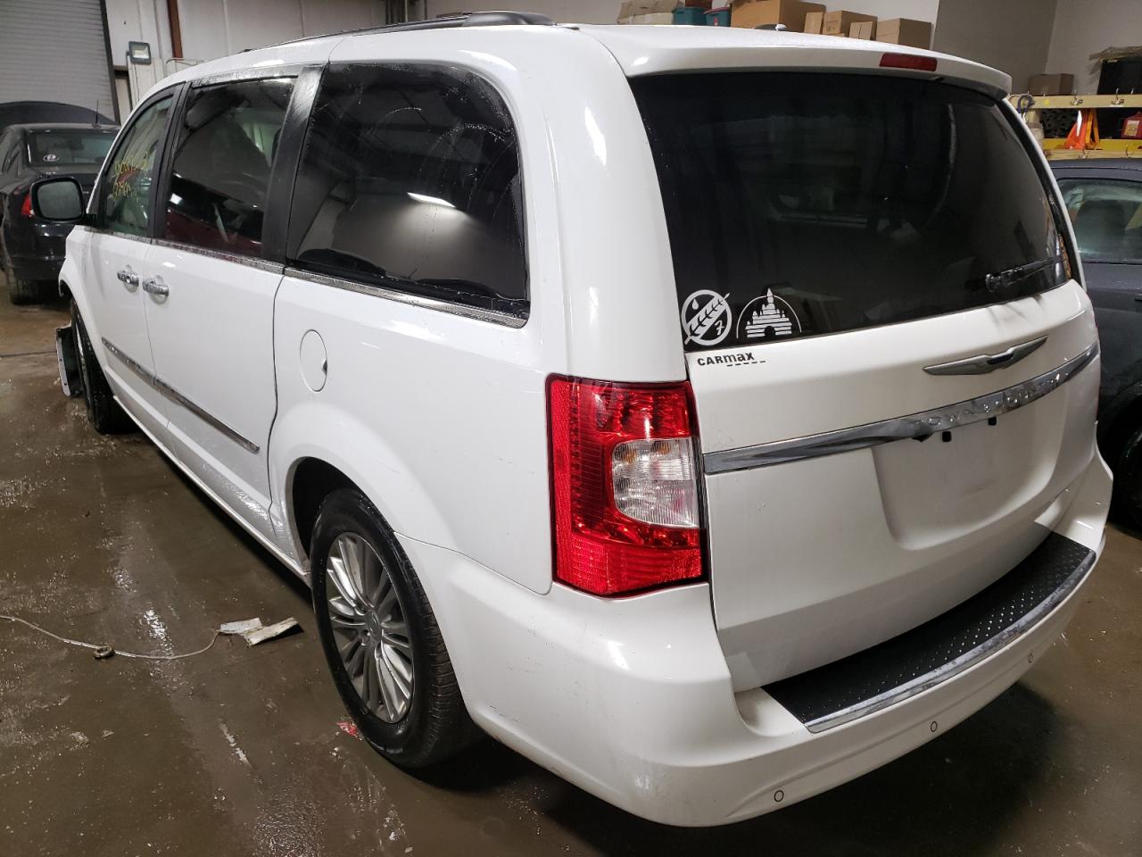 Photo 3 from auction – 2015 CHRYSLER TOWN & COU with VIN 2C4RC1CG3FR535237