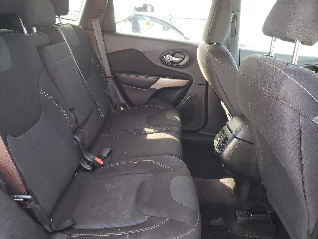 Photo 6 from auction – 2017 JEEP CHEROKEE L with VIN 1C4PJMCB1HW574857