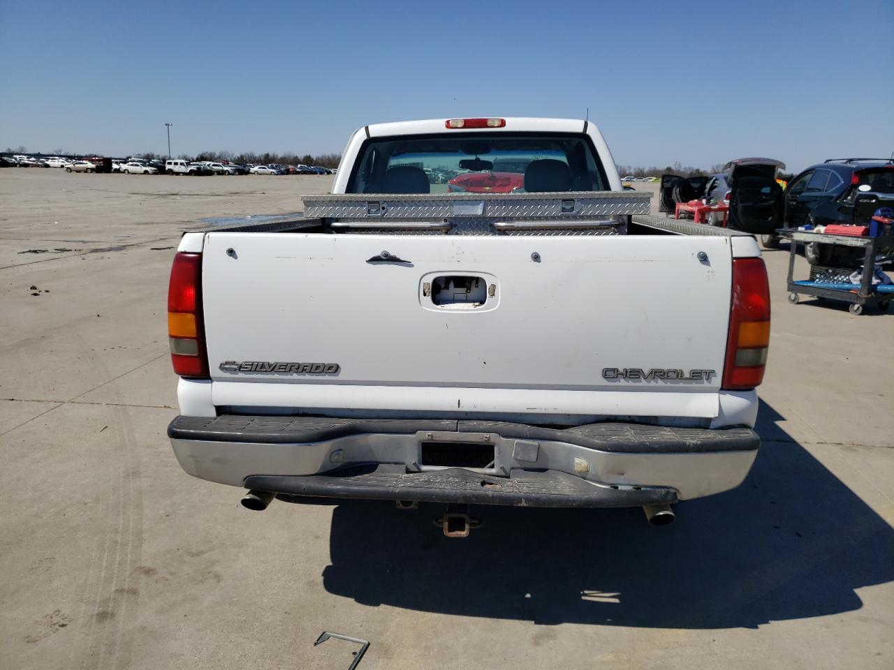 Photo 6 from auction – 1999 CHEVROLET SILVERADO with VIN 1GCEC14T3XZ115673
