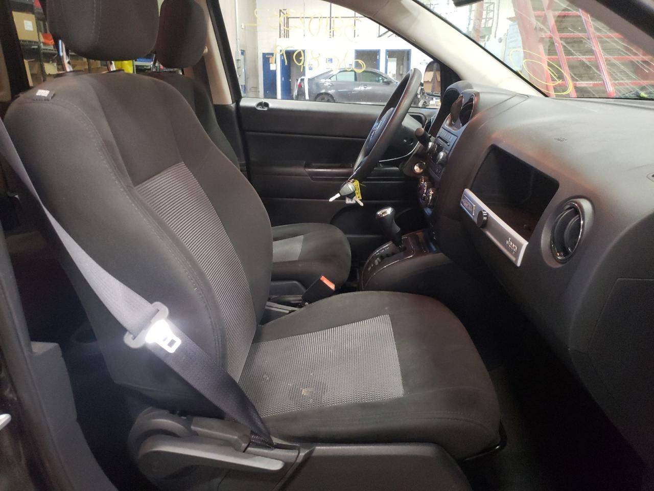 Photo 5 from auction – 2016 JEEP COMPASS with VIN 1C4NJDBBXGD756902