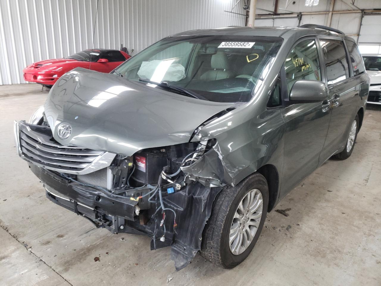 Photo 2 from auction – 2011 TOYOTA SIENNA XLE with VIN 5TDYK3DC9BS154807