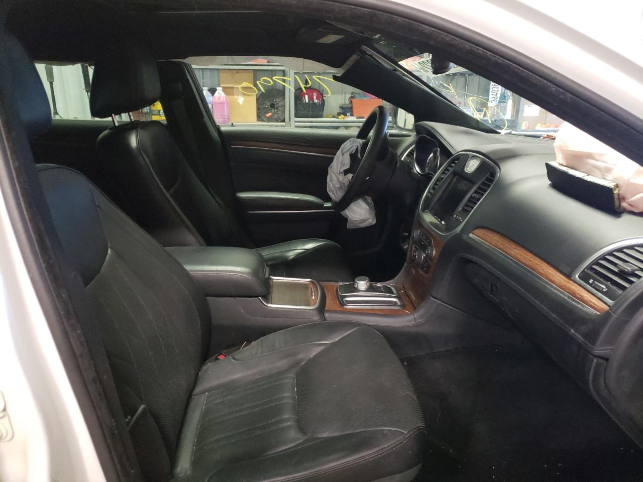 Photo 5 from auction – 2015 CHRYSLER 300C PLATI with VIN 2C3CCASG7FH899890