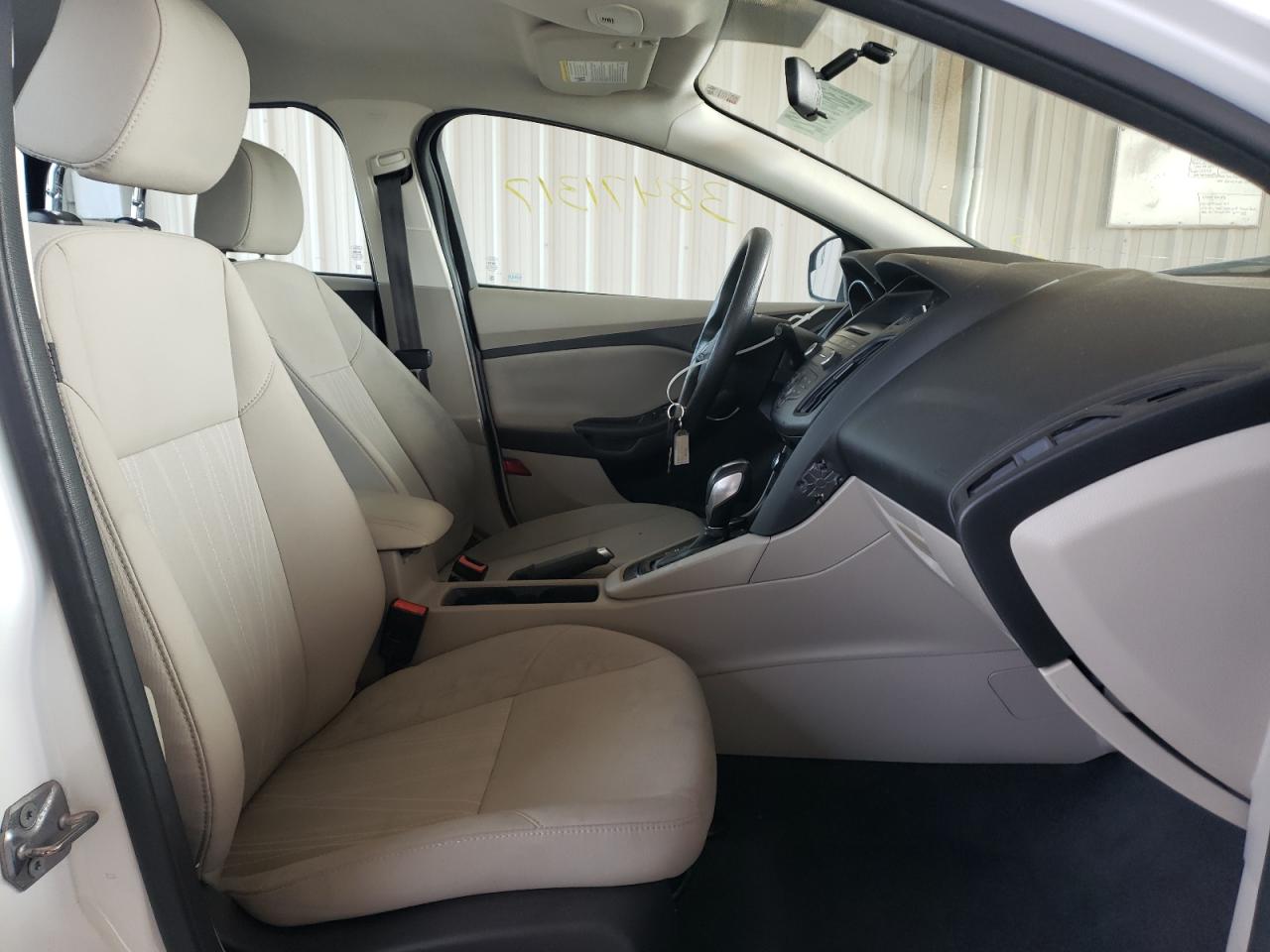 Photo 5 from auction – 2016 FORD FOCUS SE with VIN 1FADP3K27GL291236