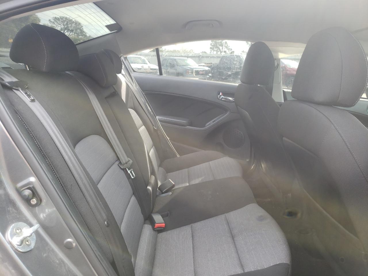 Photo 6 from auction – 2016 KIA FORTE EX with VIN KNAFX4A86G5553120