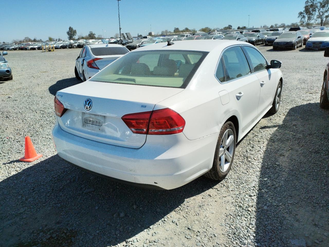 Photo 4 from auction – 2012 VOLKSWAGEN PASSAT SE with VIN 1VWBP7A30CC109712