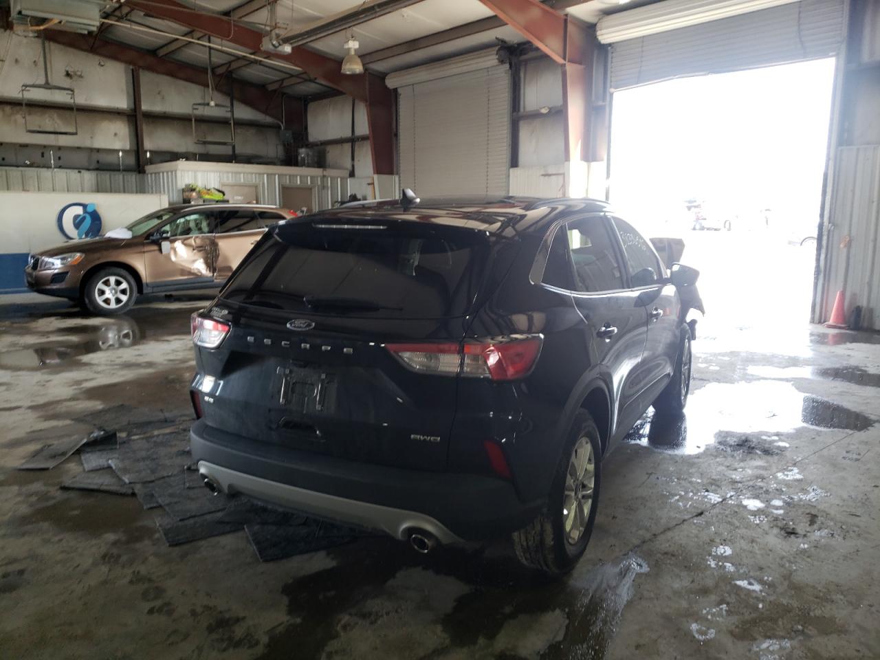 Photo 4 from auction – 2021 FORD ESCAPE SE with VIN 1FMCU9G65MUB21438
