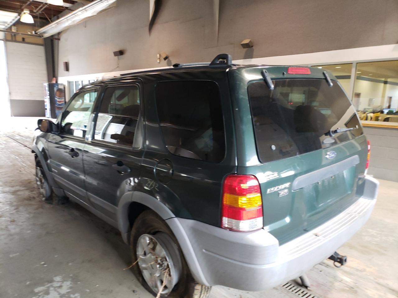 Photo 3 from auction – 2002 FORD ESCAPE XLT with VIN 1FMYU04162KA51192
