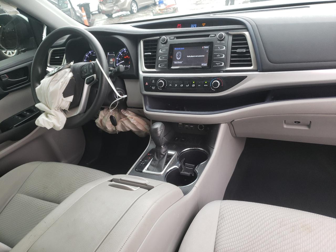 Photo 9 from auction – 2019 TOYOTA HIGHLANDER with VIN 5TDZARFH5KS060751