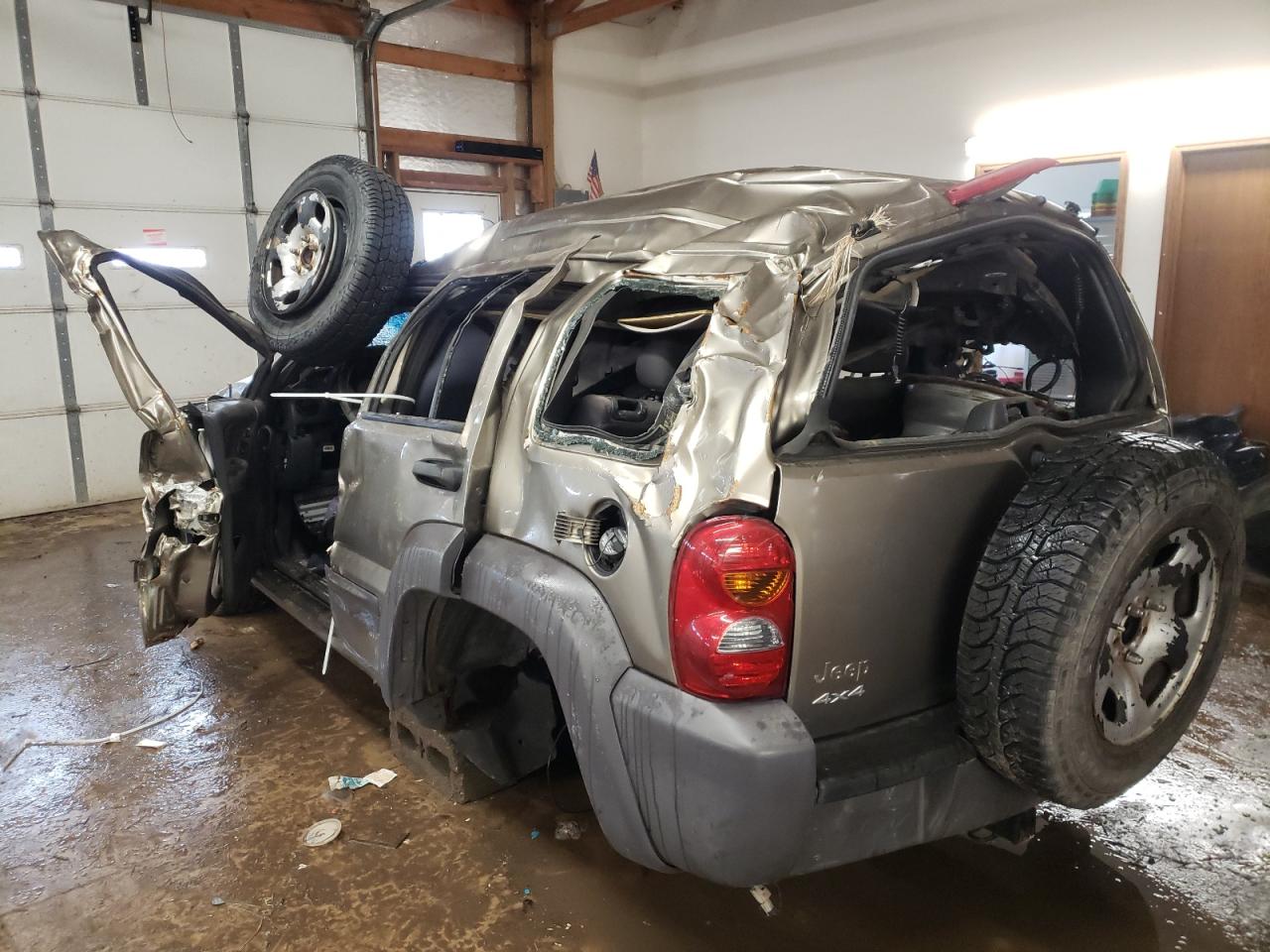 Photo 3 from auction – 2004 JEEP LIBERTY SP with VIN 1J4GL48K04W100275