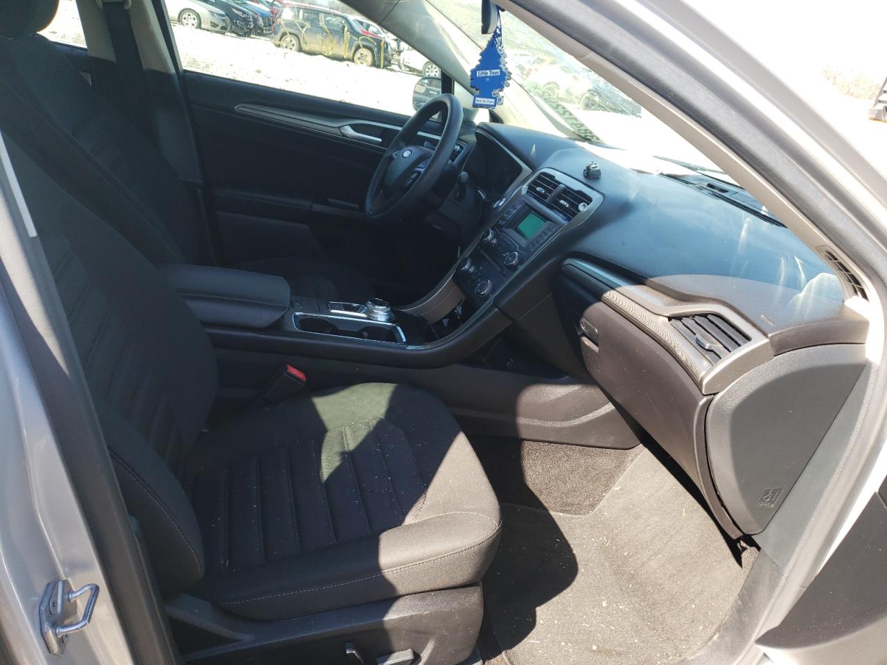 Photo 5 from auction – 2017 FORD FUSION SE with VIN 3FA6P0H77HR382813