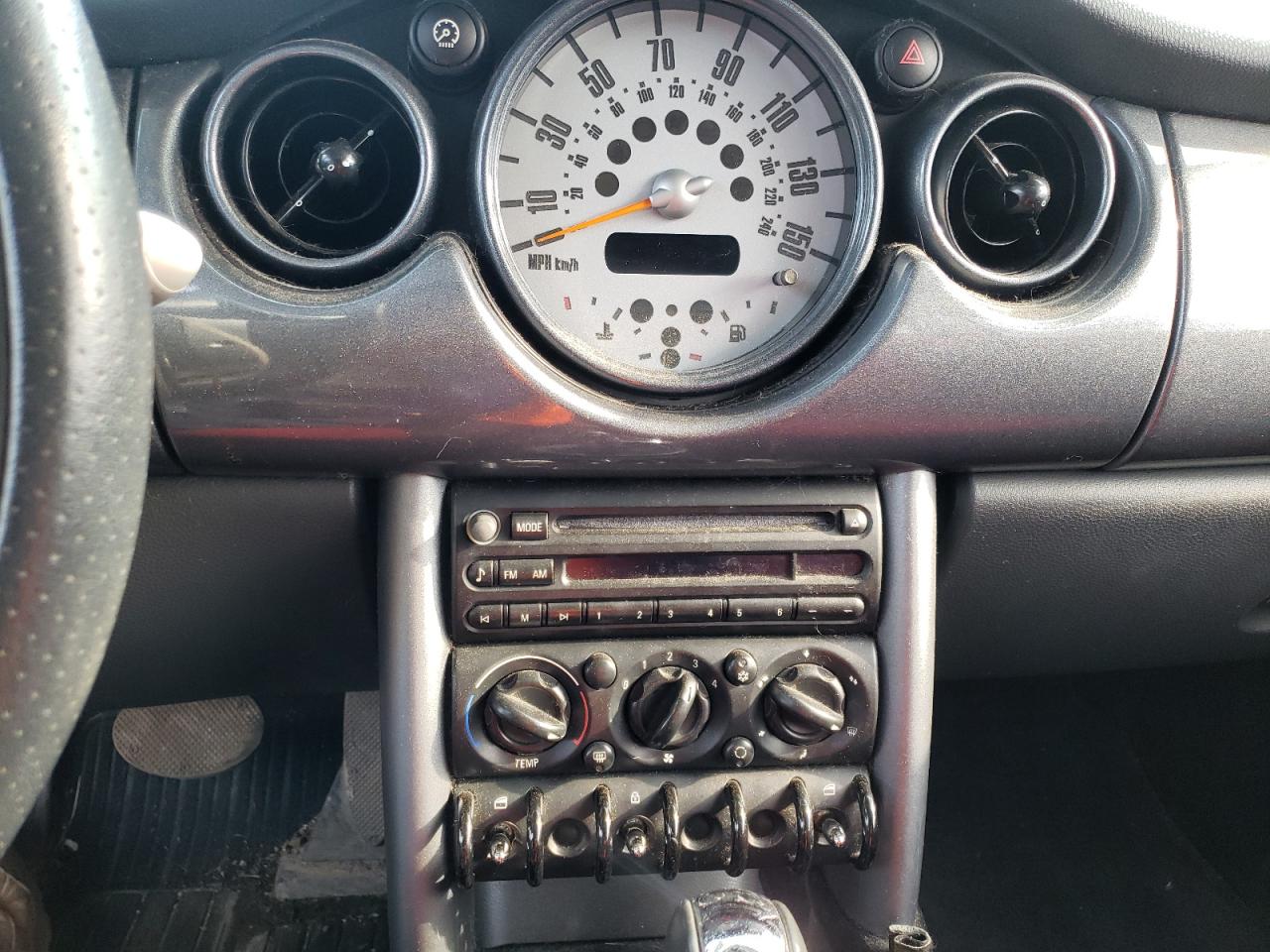 Photo 9 from auction – 2004 MINI COOPER with VIN WMWRC33494TJ62645