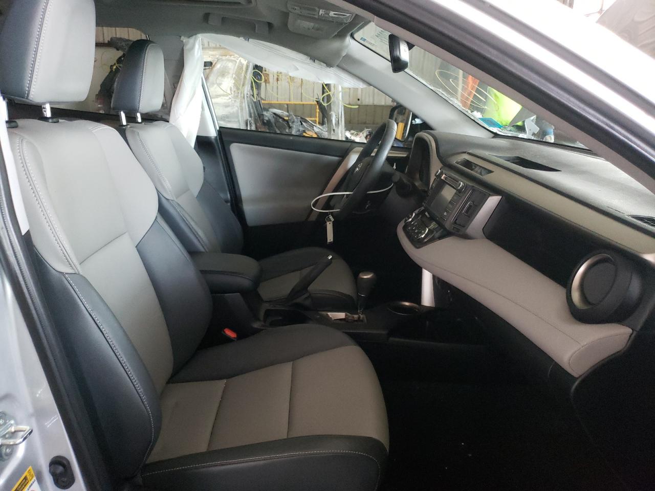 Photo 5 from auction – 2015 TOYOTA RAV4 LIMIT with VIN 2T3DFREV3FW352132