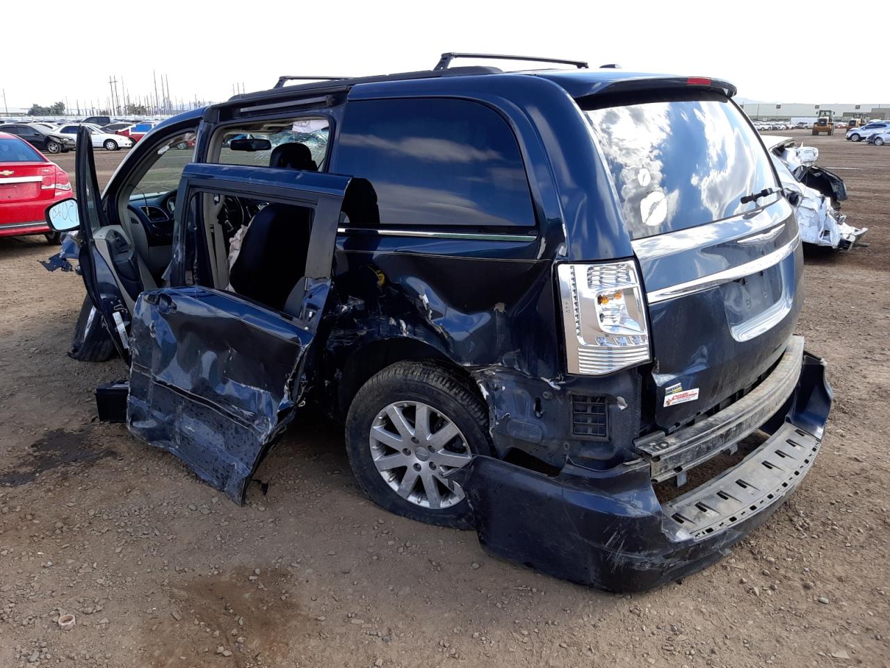 Photo 3 from auction – 2013 CHRYSLER TOWN & COU with VIN 2C4RC1BG5DR792902