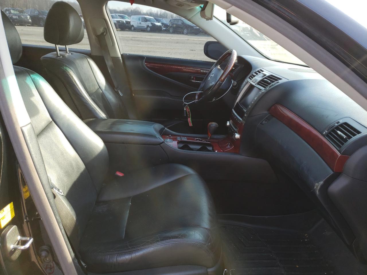 Photo 5 from auction – 2010 LEXUS LS 460 with VIN JTHCL5EF0A5007662
