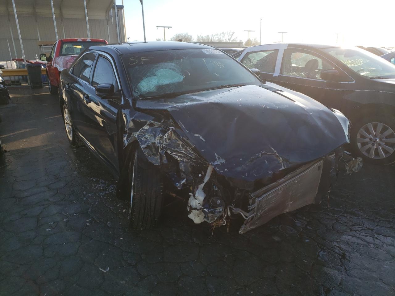 صورة رقم 1 من المزاد - 2016 FORD 1100 مع VIN 1FAHP2E88GG134027