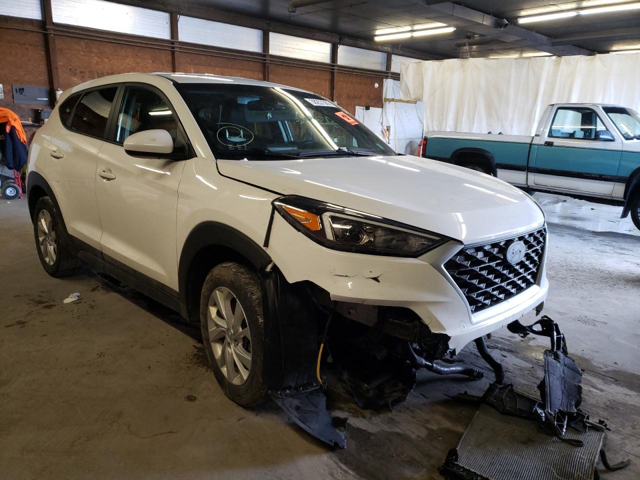 HYUNDAI TUCSON SE 2019 with VIN KM8J2CA41KU951235 - Photo from auction