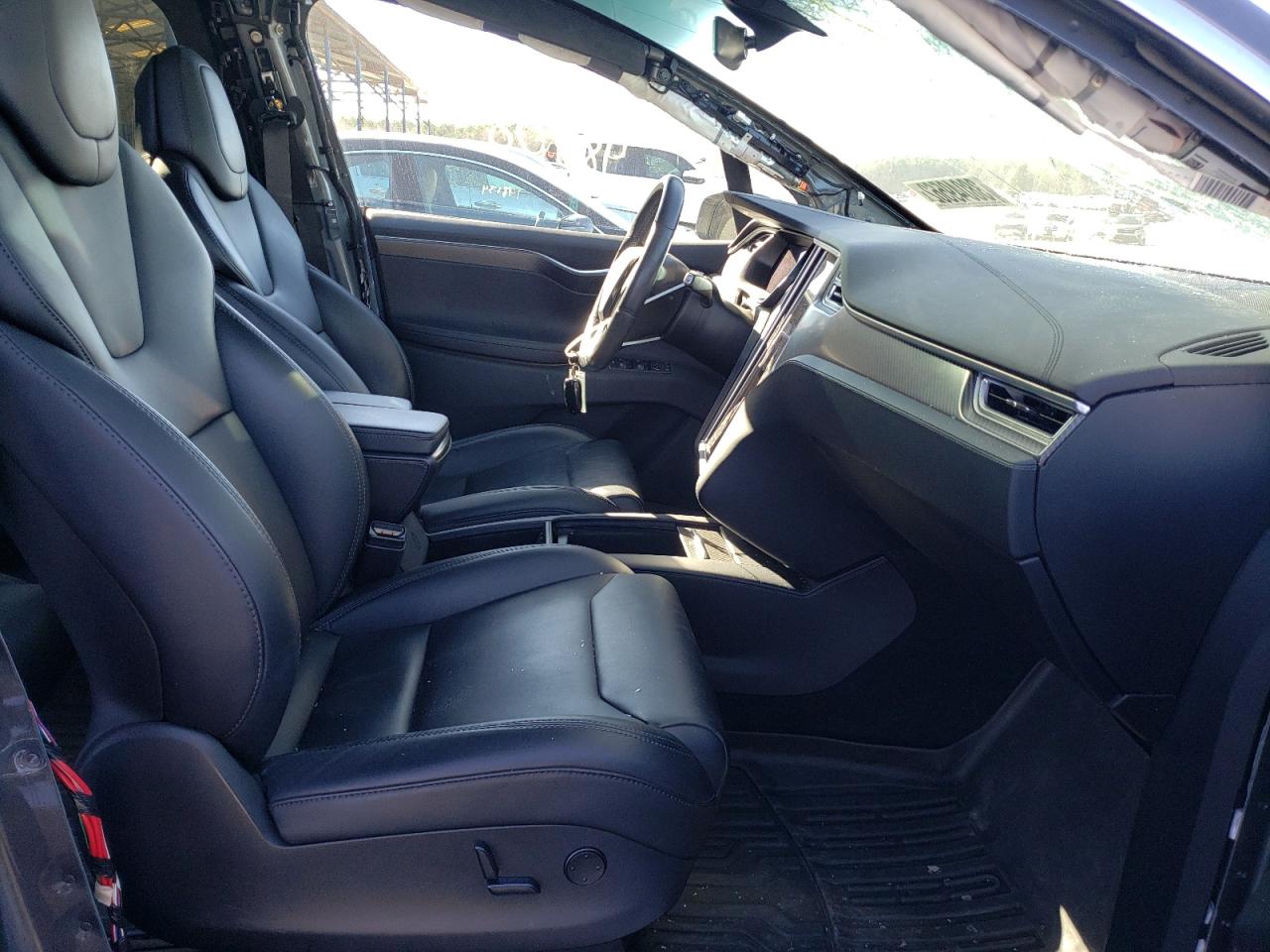 Photo 5 from auction – 2017 TESLA MODEL X with VIN 5YJXCBE25HF065788